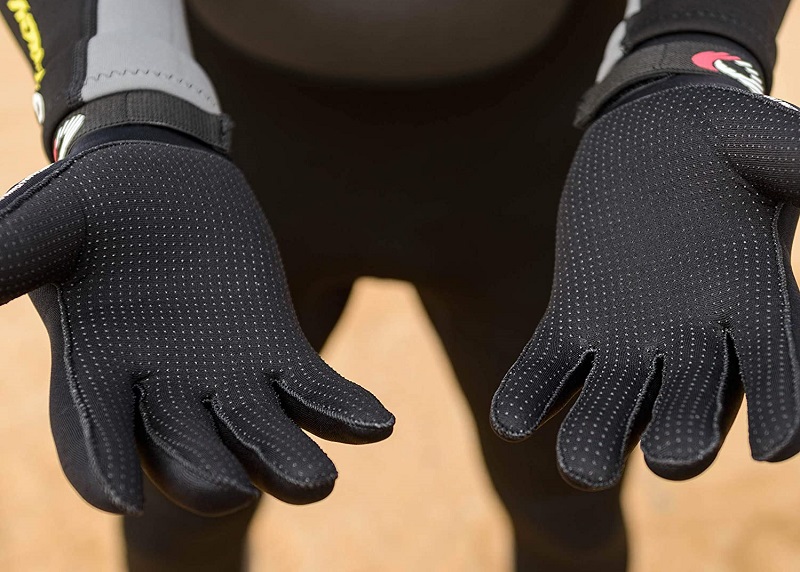 The Ultimate Guide to Choosing Neoprene Gloves for Cold-Water Sports