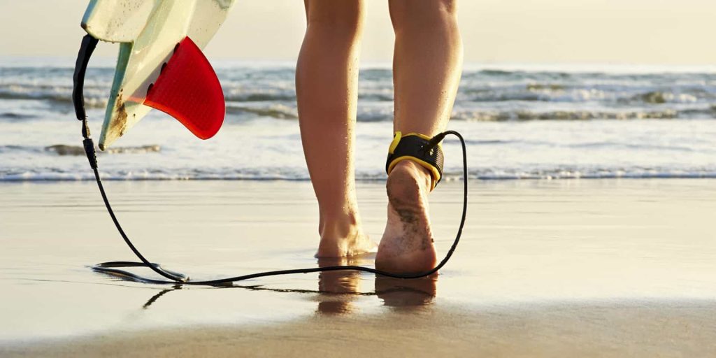 Understanding the Difference: Surfboard Leash vs. Leg Rope
