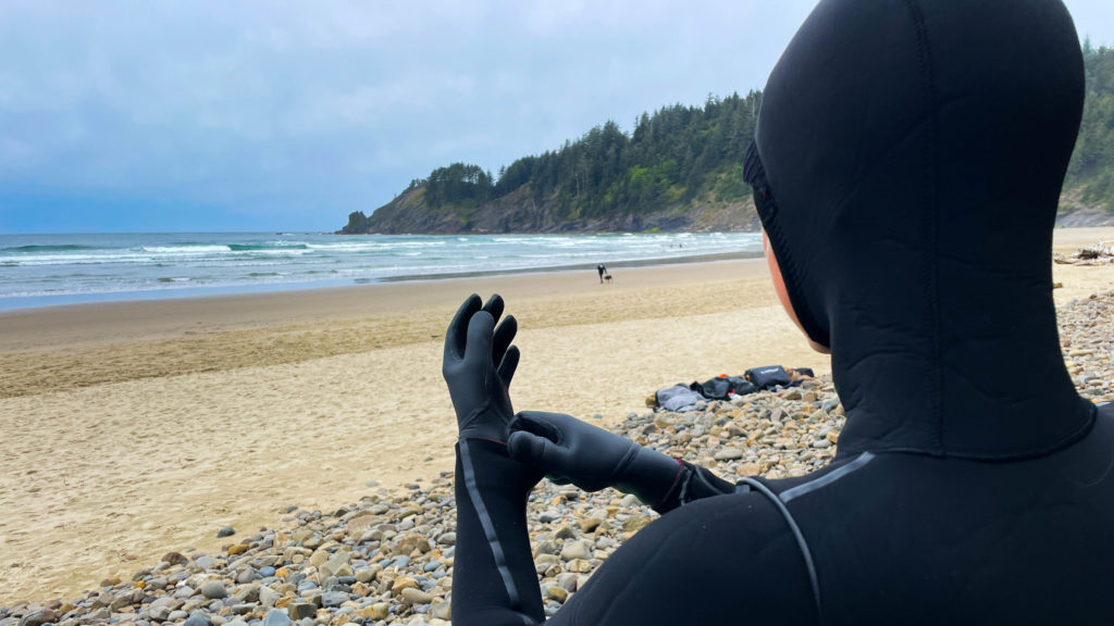 A guide to selecting the perfect size and style of wetsuit gloves