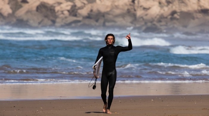A guide to selecting the perfect size and style of wetsuit gloves
